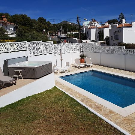Villa - Zeezicht, Zwembad Nerja Bagian luar foto