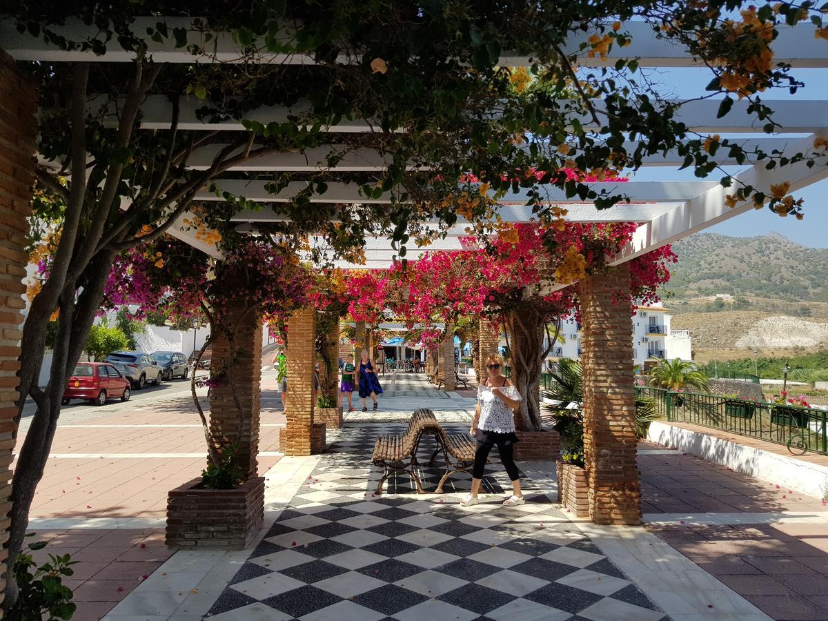 Villa - Zeezicht, Zwembad Nerja Bagian luar foto