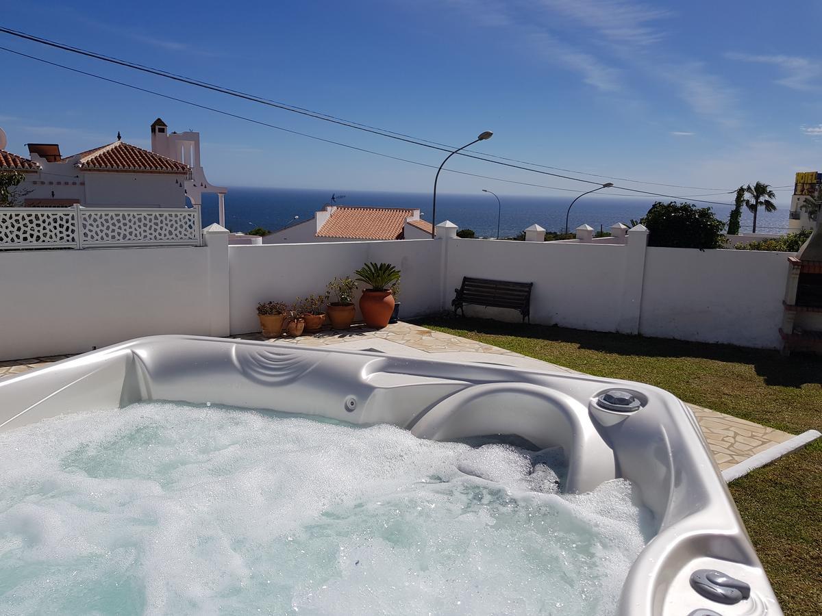 Villa - Zeezicht, Zwembad Nerja Bagian luar foto
